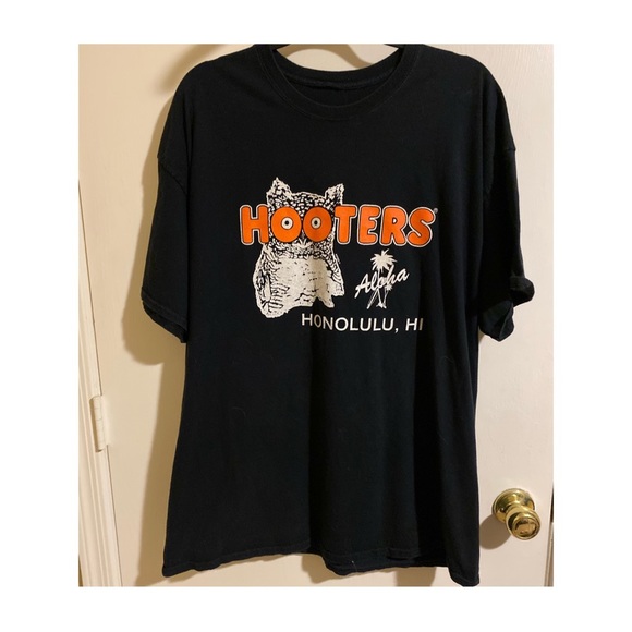 Vintage Other - Vtg. Hooters Hawaii Shirt